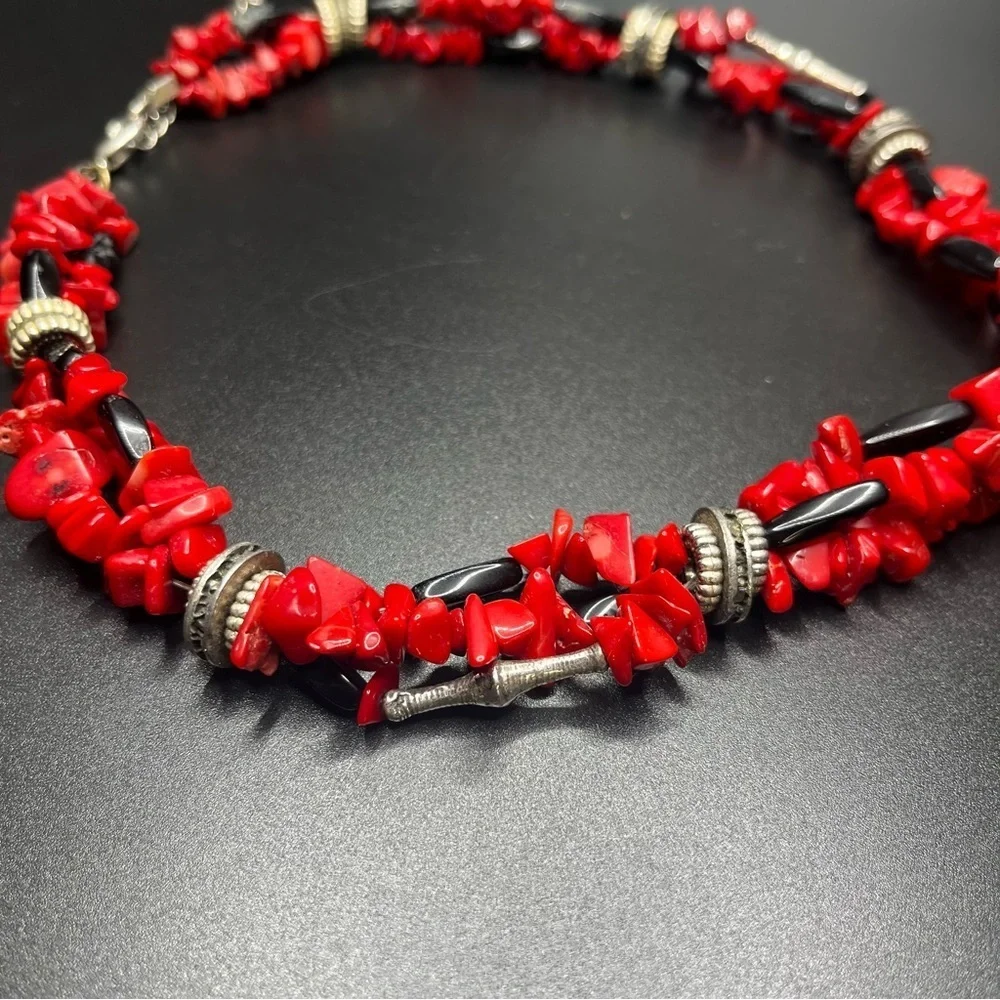 Y2K-era necklace/red stone chips, sterling silver clasp and long spacers. Unisex